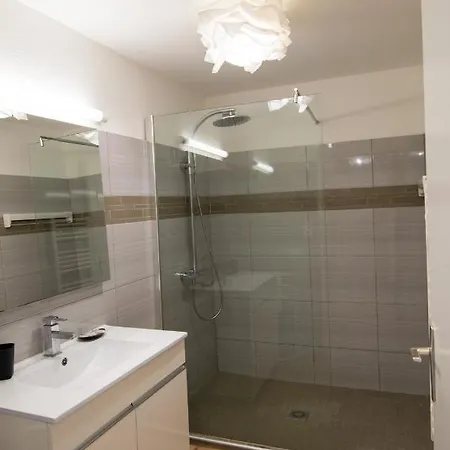 Apartment Le Saint Gimer, Terrasse Privee Avec Vue Cite *
